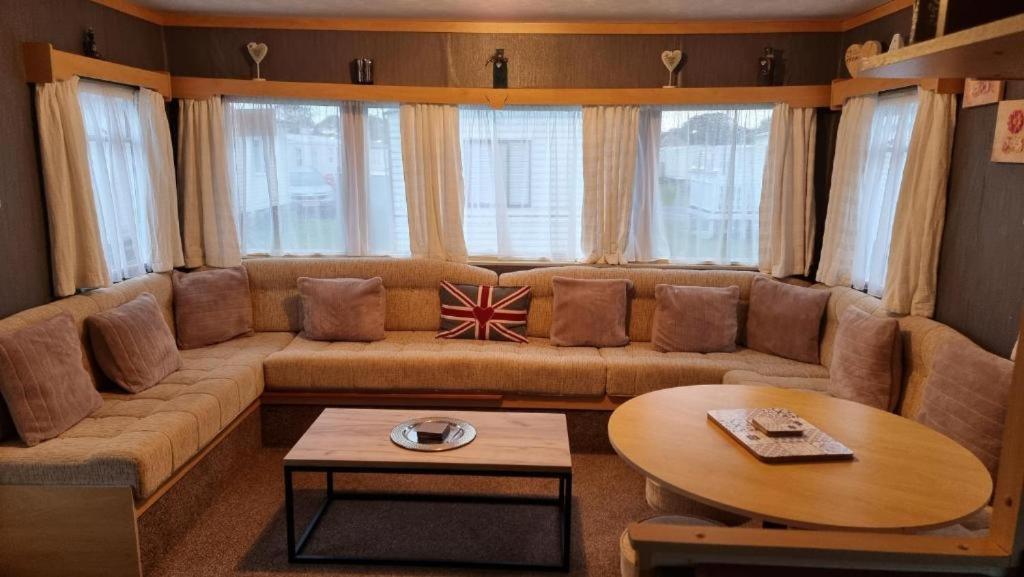6 Birth Caravans Hire Caravan Number E6 Apartment Skegness