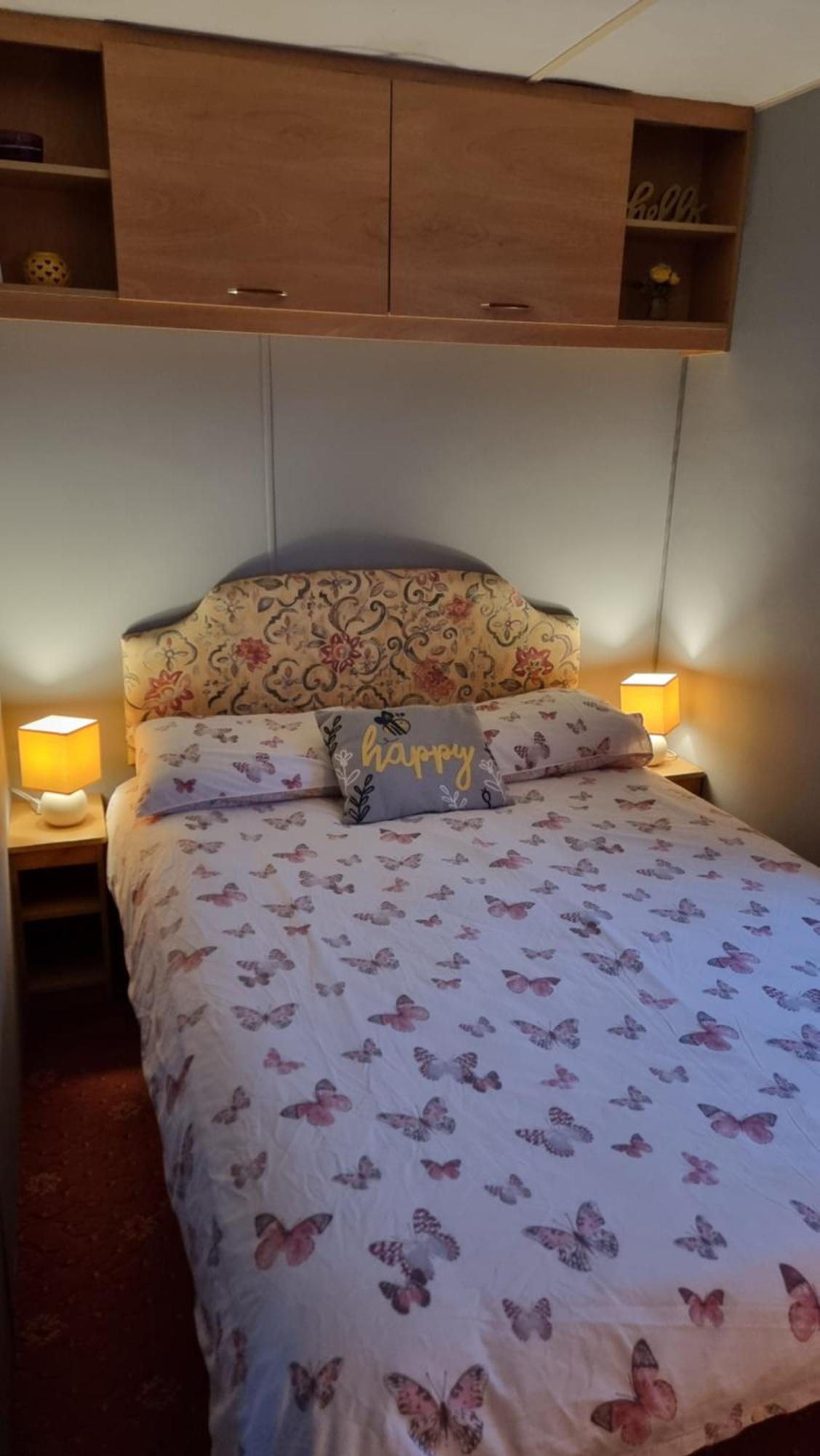 6 Birth Caravans Hire Caravan Number E6 Apartment *