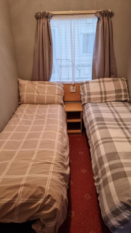6 Birth Caravans Hire Caravan Number E6 *